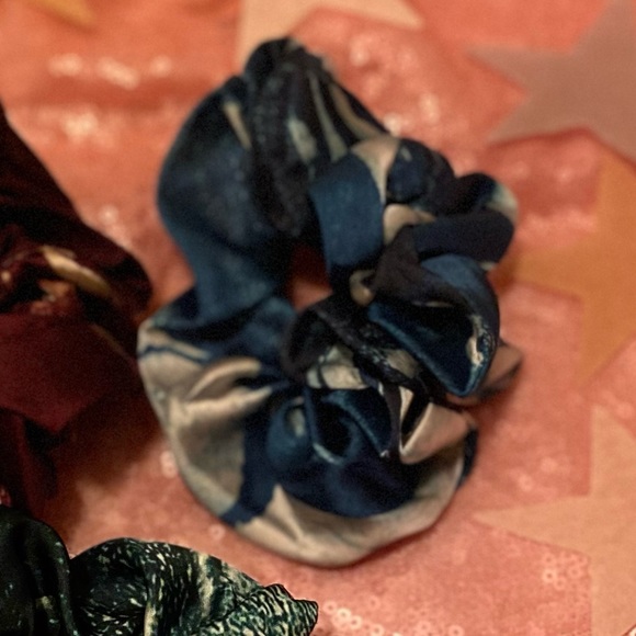 bundle of taylor swift scrunchies hair ties set 8 - Picture 15 of 16